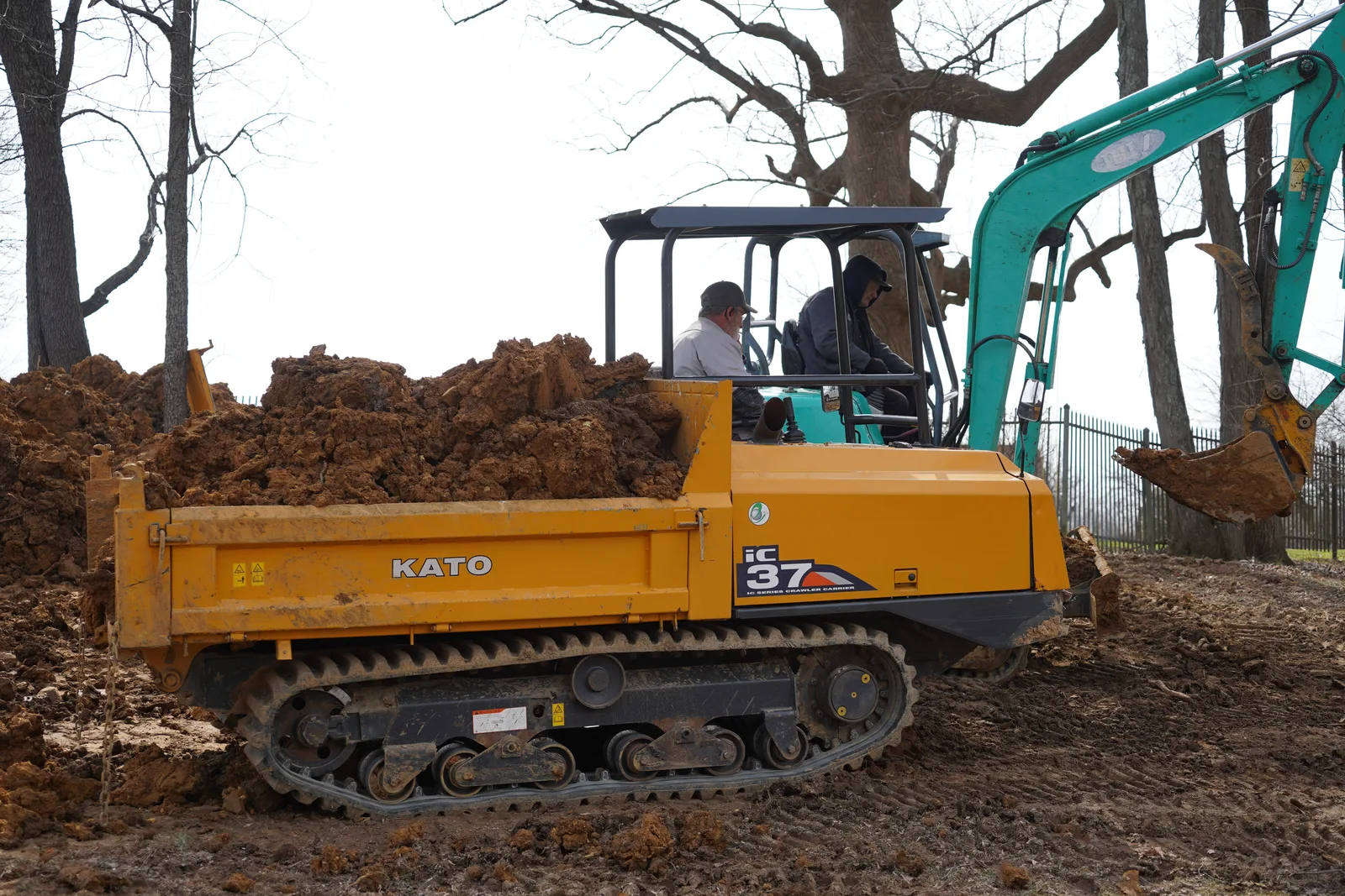 Kato IC37 crawler carrier