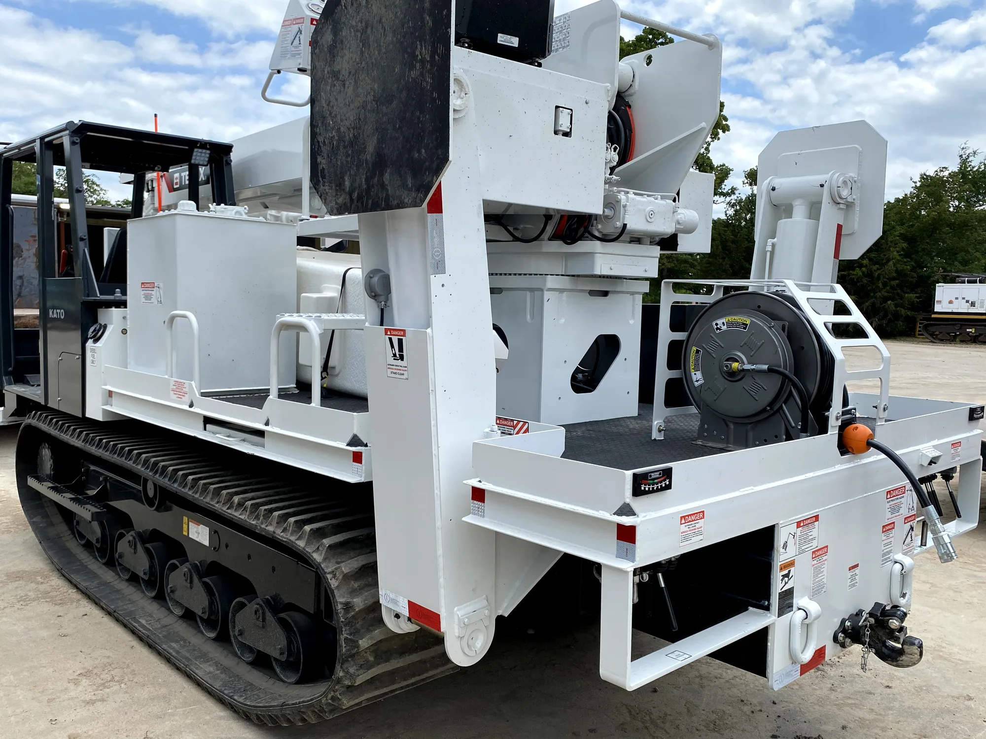 SEMI utility tracked aerial lift