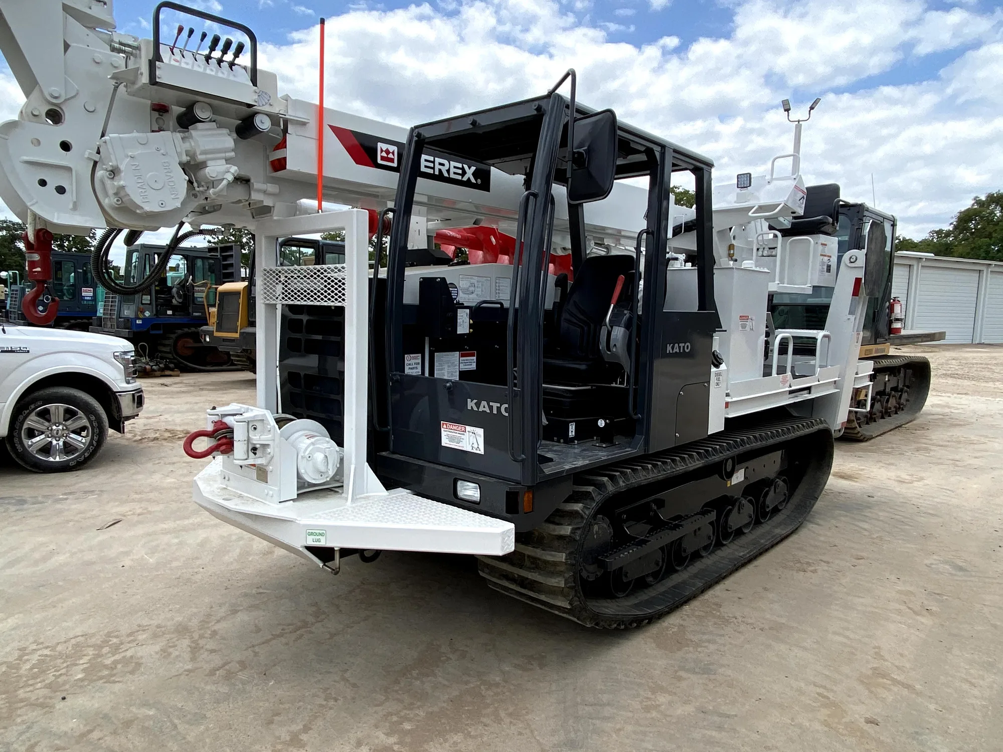 SEMI utility-configured tracked equipment
